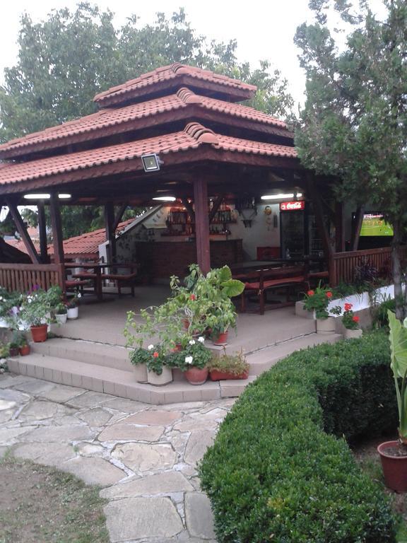 Family Hotel Accent Razgrad エクステリア 写真