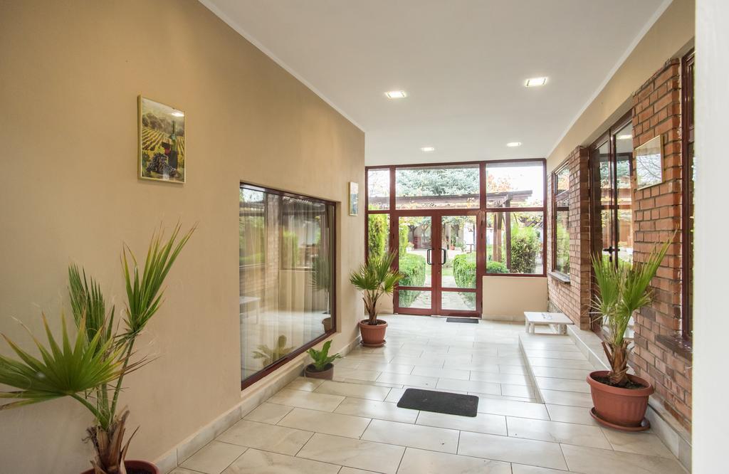 Family Hotel Accent Razgrad エクステリア 写真