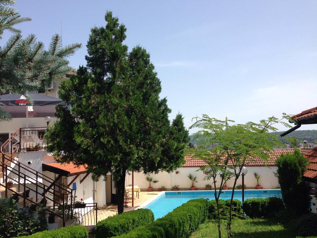 Family Hotel Accent Razgrad エクステリア 写真