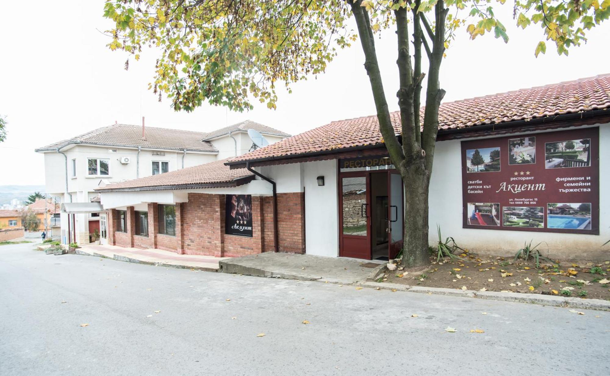 Family Hotel Accent Razgrad エクステリア 写真
