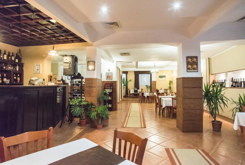 Family Hotel Accent Razgrad エクステリア 写真