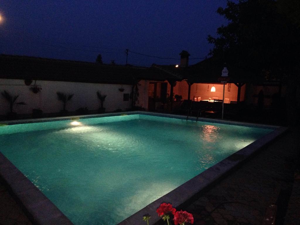 Family Hotel Accent Razgrad エクステリア 写真