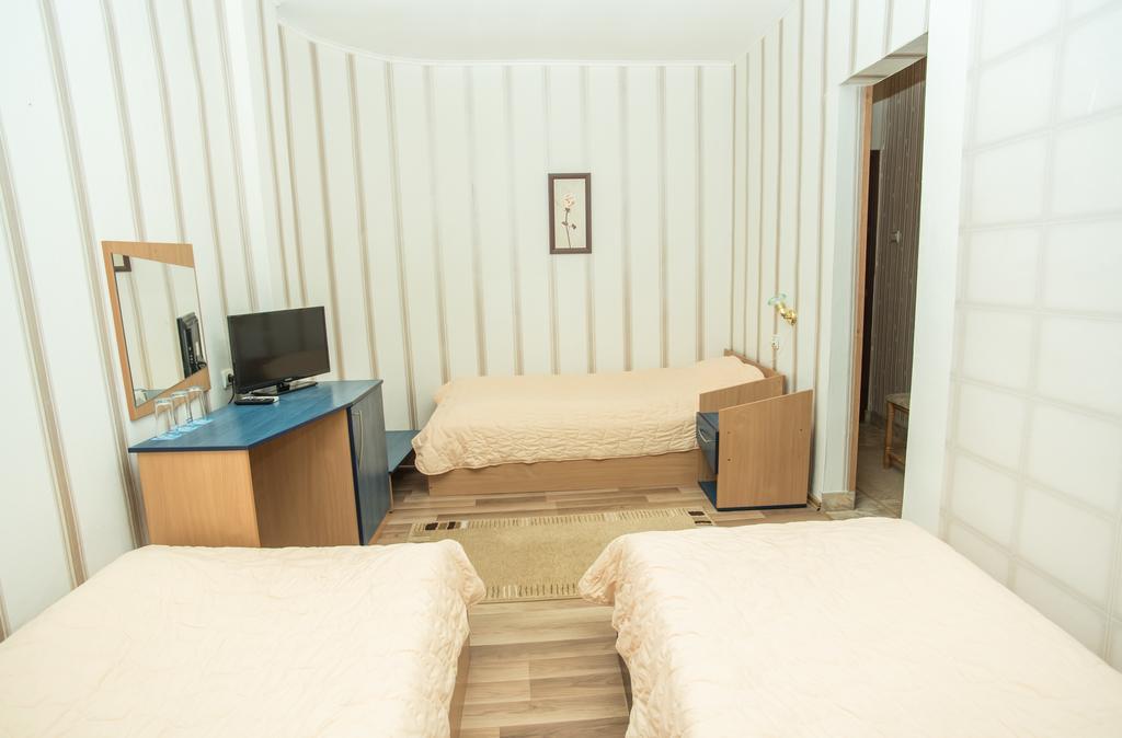 Family Hotel Accent Razgrad エクステリア 写真