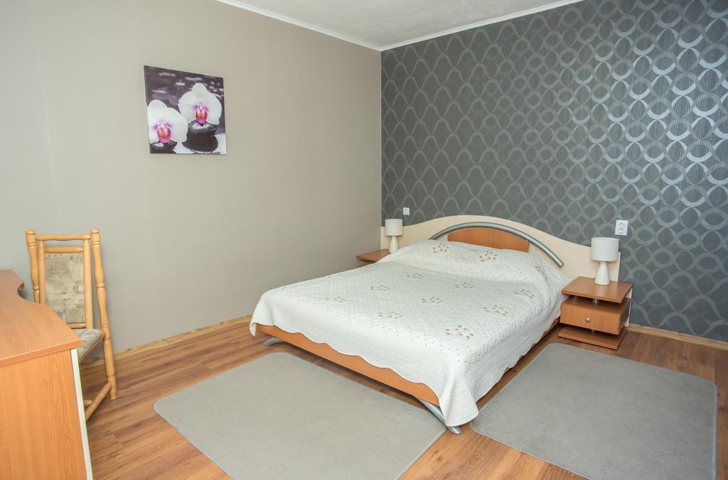 Family Hotel Accent Razgrad エクステリア 写真