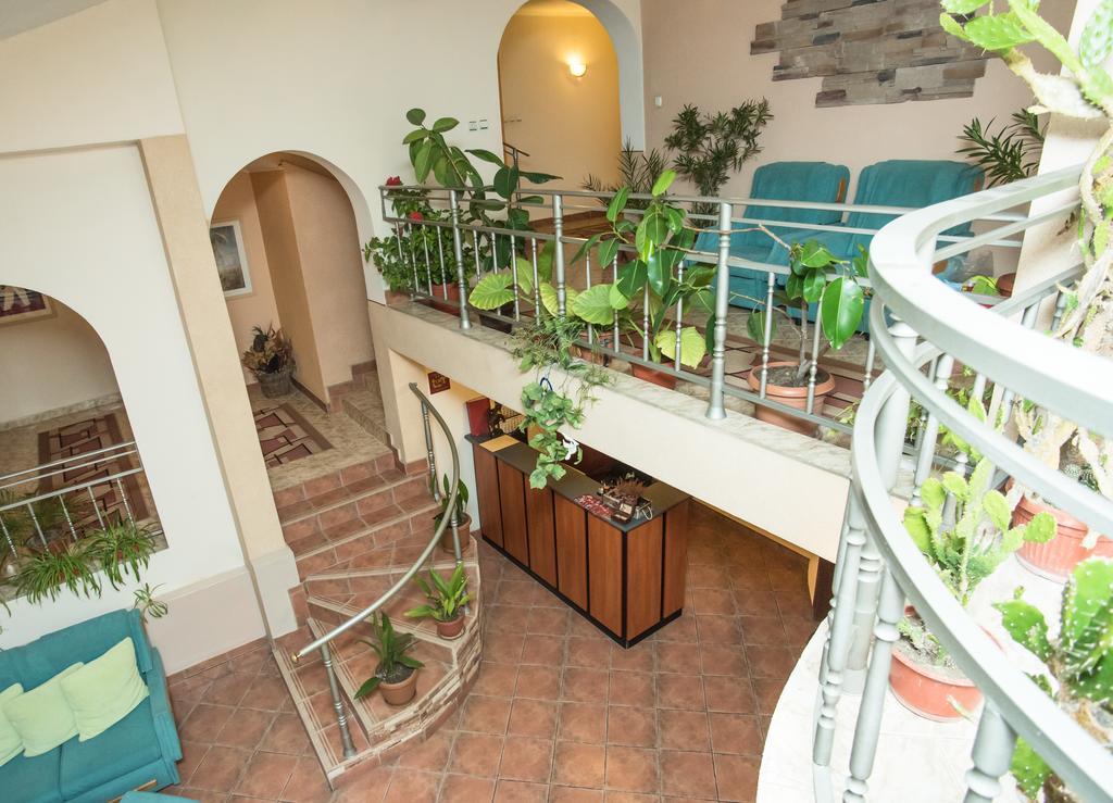 Family Hotel Accent Razgrad エクステリア 写真