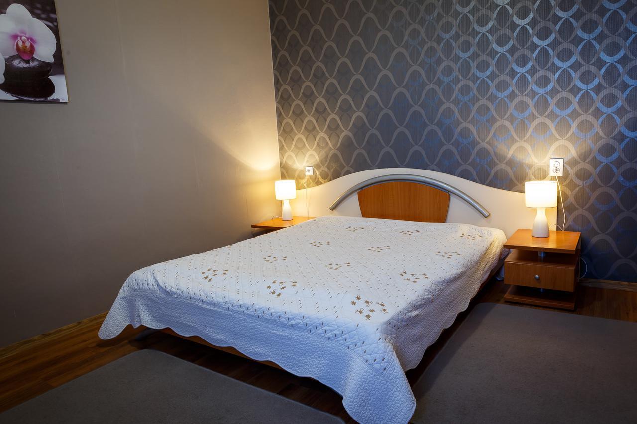 Family Hotel Accent Razgrad エクステリア 写真