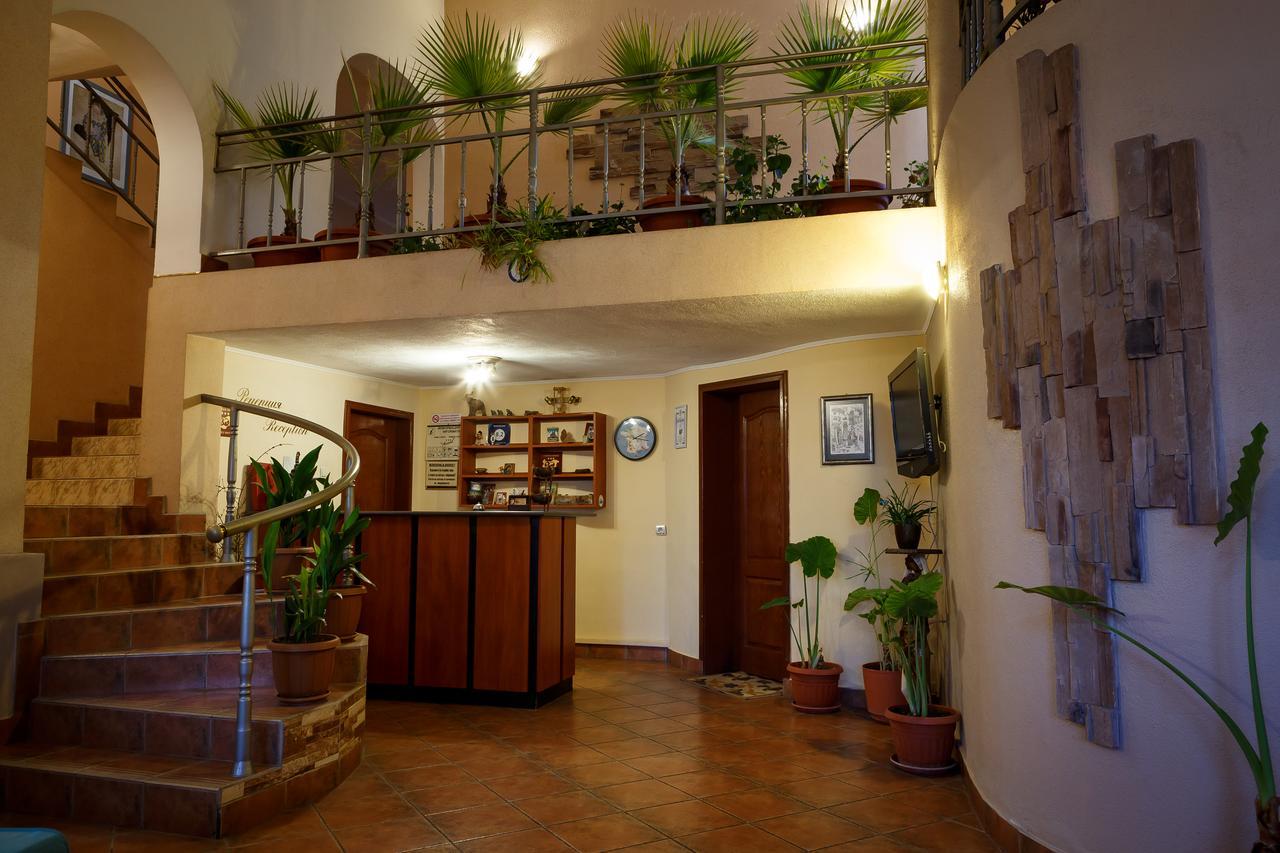 Family Hotel Accent Razgrad エクステリア 写真