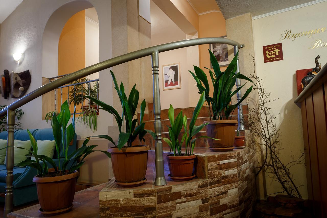 Family Hotel Accent Razgrad エクステリア 写真