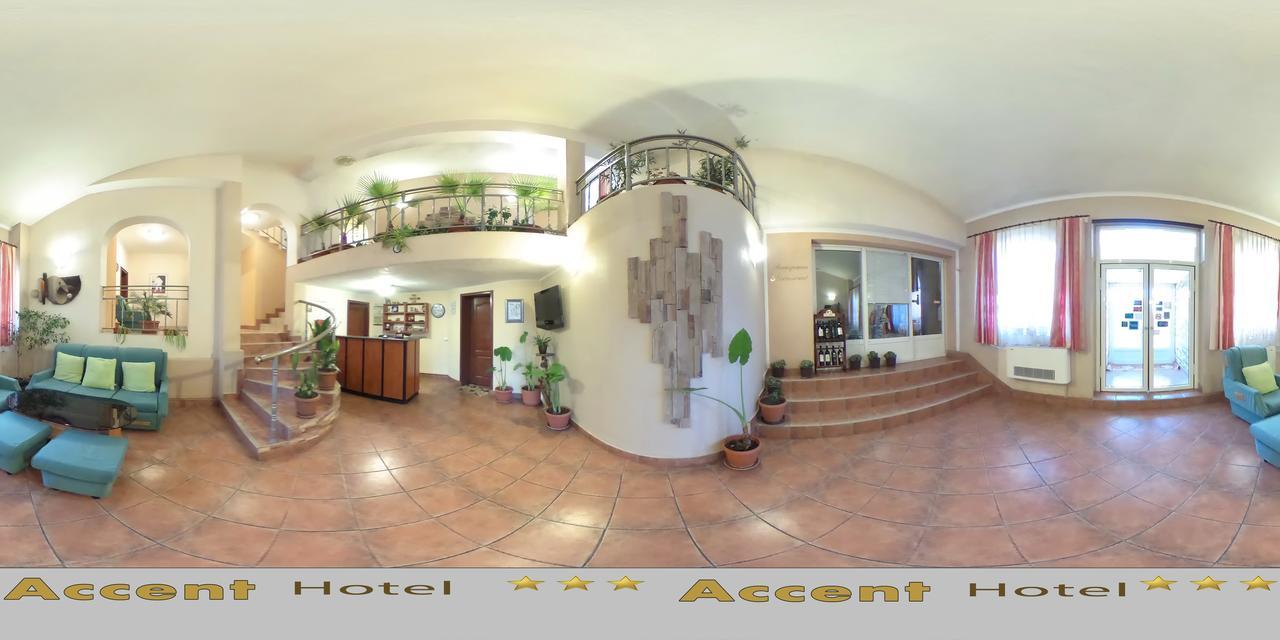 Family Hotel Accent Razgrad エクステリア 写真